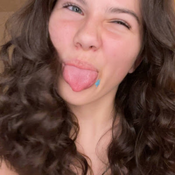 Profile Picture of Morgan Zuchowski (@morganzuchowski) on Poshmark