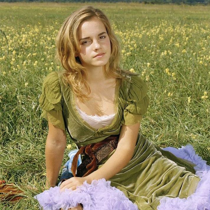 Profile Picture of Maxine (@helf1r3club) on Tiktok