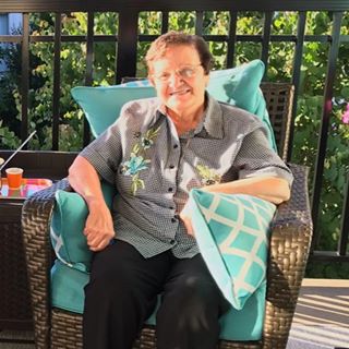 Profile Picture of Julia Demian (@julia.demian.127) on Facebook