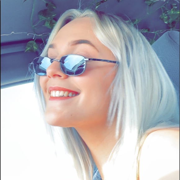 Profile Picture of Lindsey Nicholas (@lindseyn013) on Poshmark