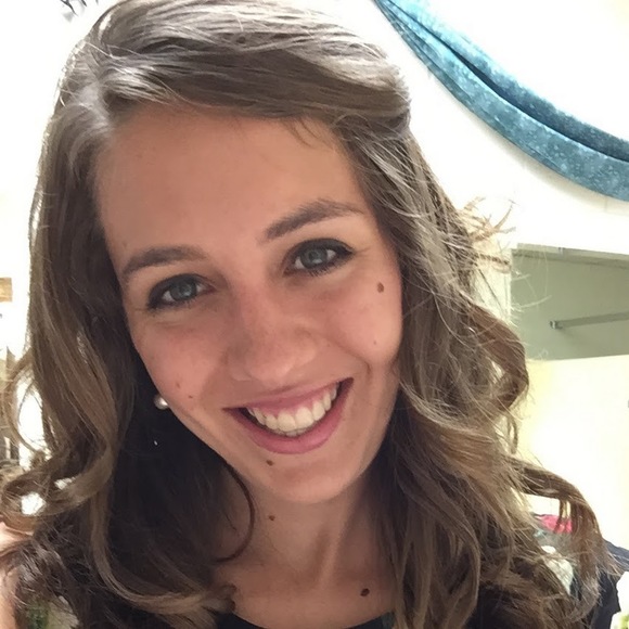 Profile Picture of Clara Macbeth (@cmemacbeth) on Poshmark