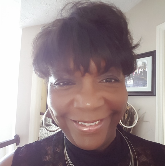 Profile Picture of Loretta Sims (@lorettas925) on Poshmark