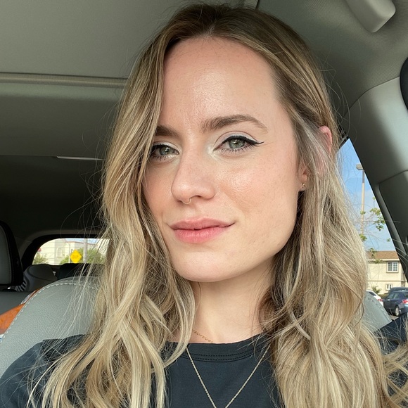 Profile Picture of Nora Quinn (@noracathquinn) on Poshmark