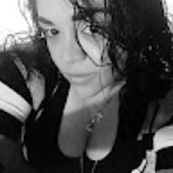 Profile Picture of Lillian Stephens (@lilliansteph373) on Poshmark