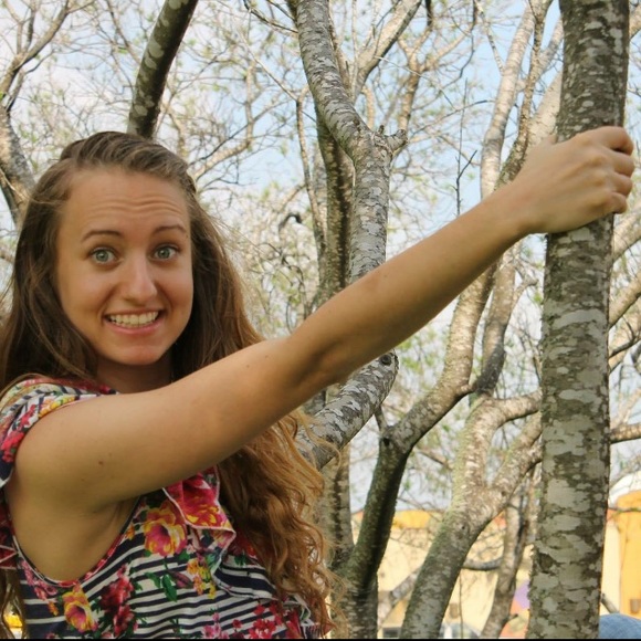 Profile Picture of Kay Burns (@kayburns3) on Poshmark