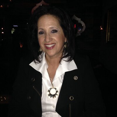 Profile Picture of Lori Michaud (@lorioakpark) on Twitter