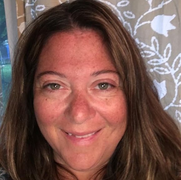 Profile Picture of Lori Donovan (@loriawhit) on Poshmark