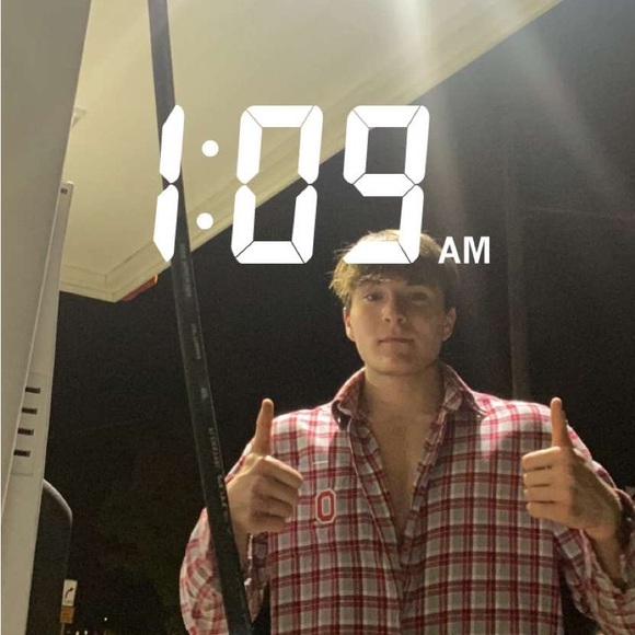 Profile Picture of Evan Bell (@evanbell3) on Poshmark