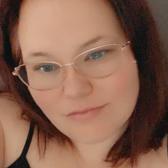 Profile Picture of Daniele Hackney (@daniele412) on Poshmark