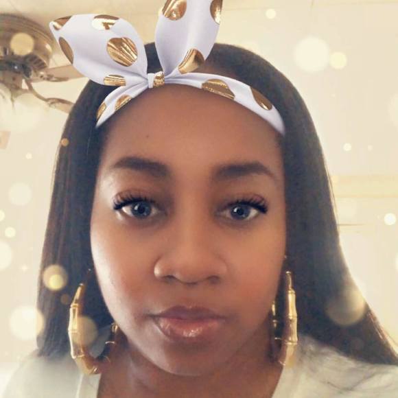 Profile Picture of Loving jakeena Hudson (@denisejakeena) on Poshmark