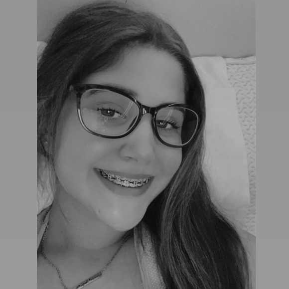 Profile Picture of Ava Serrette (@avagayle17) on Poshmark