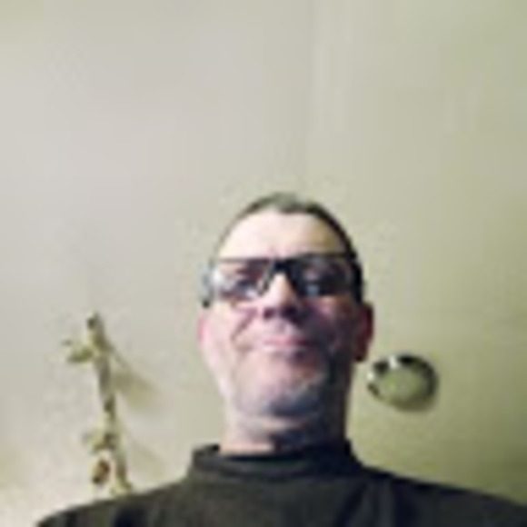Profile Picture of Mark Devine (@mark_devine) on Poshmark