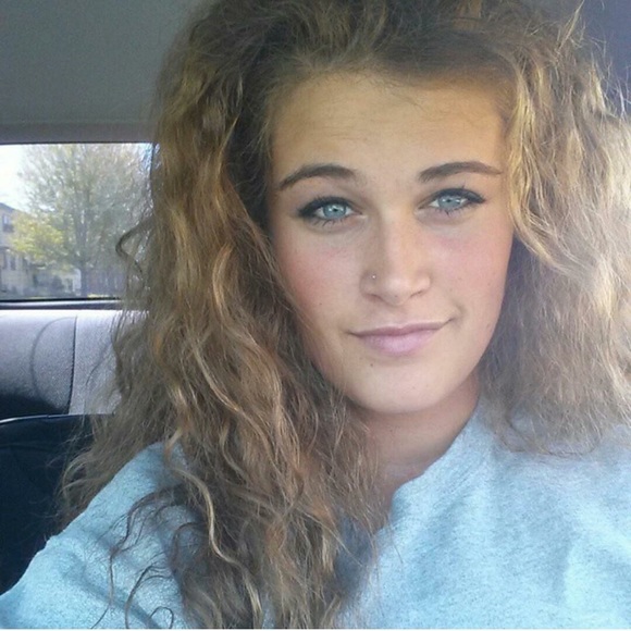 Profile Picture of Olivia Dowers (@livy1324) on Poshmark