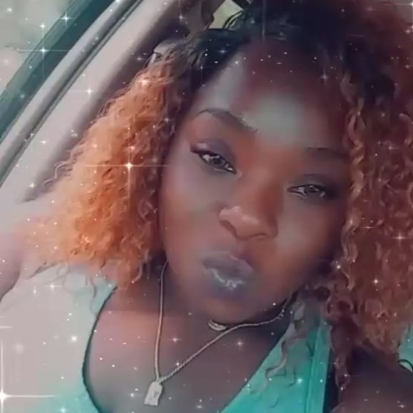 Profile Picture of Amelia Ossie (@rouisegal89) on Poshmark