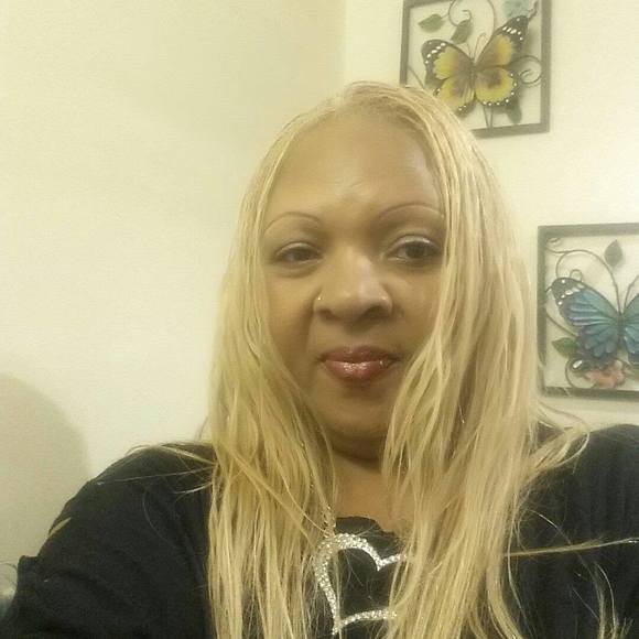 Profile Picture of Robin Baxter (@tykenia) on Poshmark