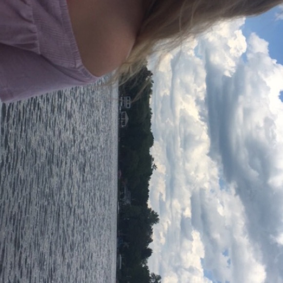 Profile Picture of Rachel Beether (@rachelb117) on Poshmark