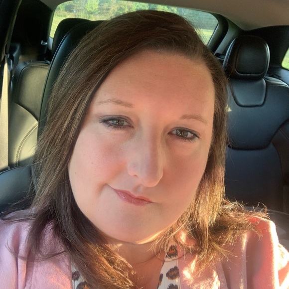 Profile Picture of Ladonna Green (@ladonnagreen13) on Poshmark