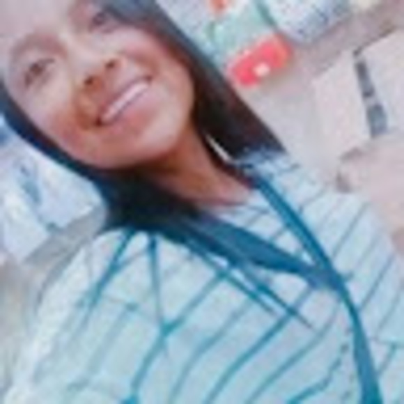 Profile Picture of Fernanda Constante (@fernandaconstan) on Poshmark