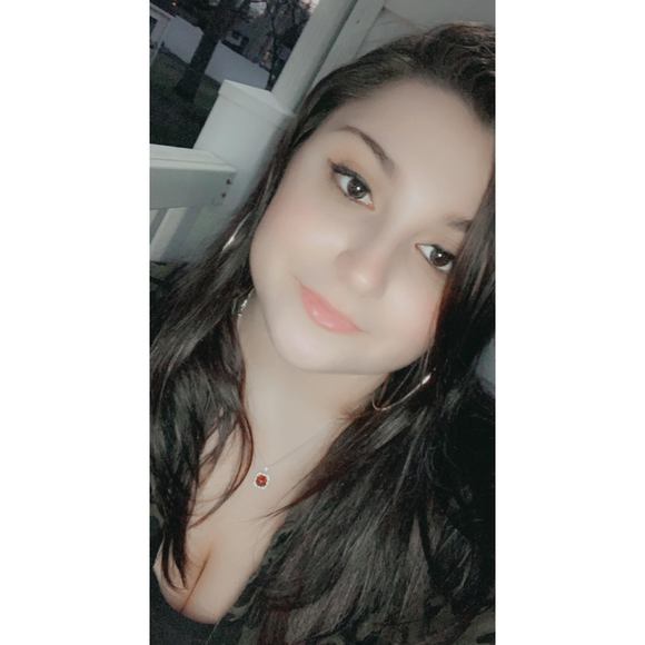 Profile Picture of Bobbi-joe Russo (@obbirusso_) on Poshmark