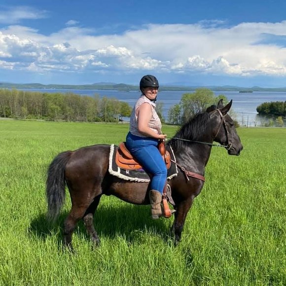 Profile Picture of Julianna Tyson (@jstyson17) on Poshmark