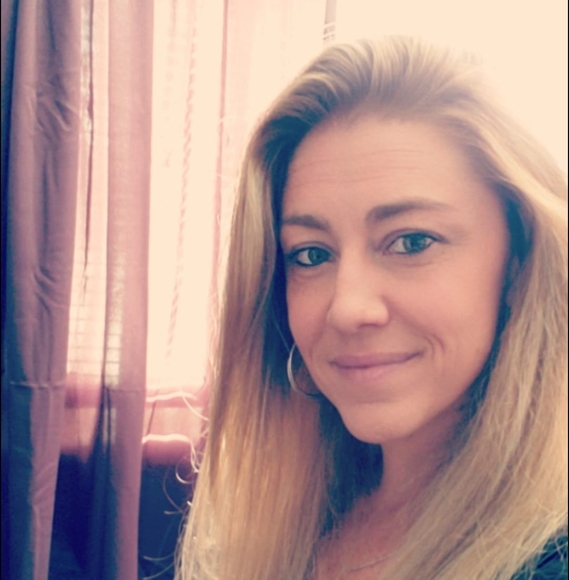 Profile Picture of Leah Ayers (@ayerslp) on Poshmark