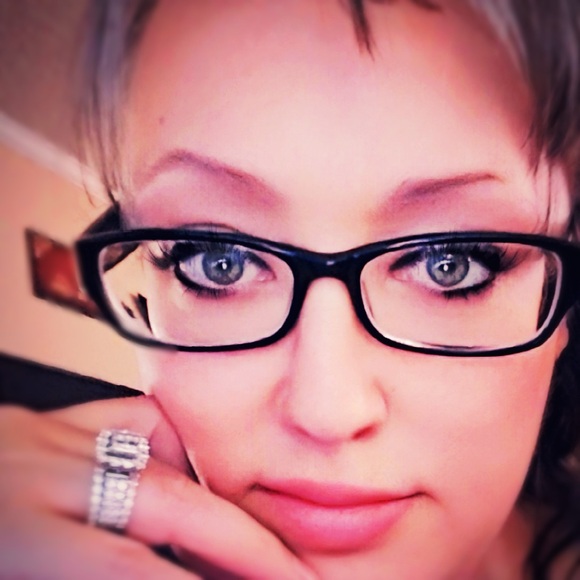 Profile Picture of Mari Quintela (@mmiq5150) on Poshmark