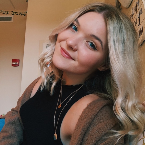 Profile Picture of Kimber Clegg (@kimberclegg) on Poshmark