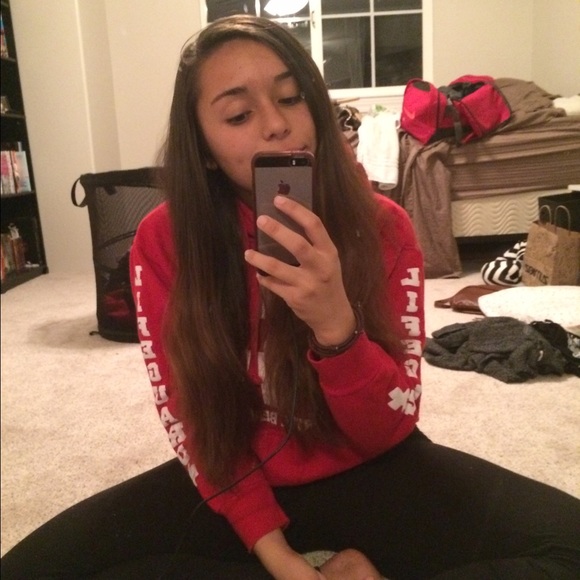 Profile Picture of Kamaile Grannis (@kamailegrannis) on Poshmark