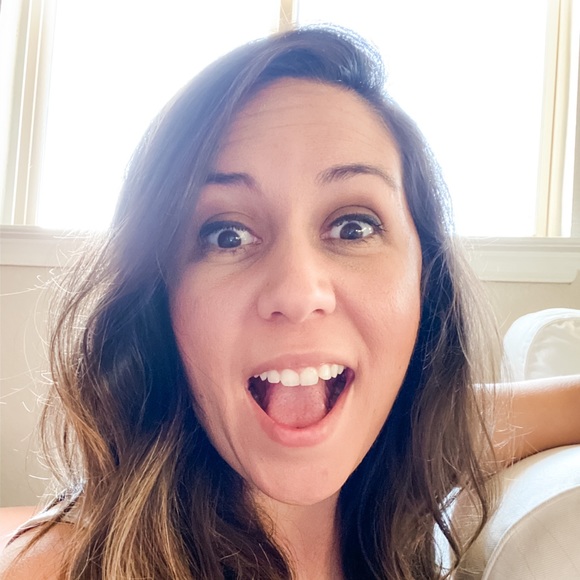 Profile Picture of Kate Fickert (@kfick86) on Poshmark