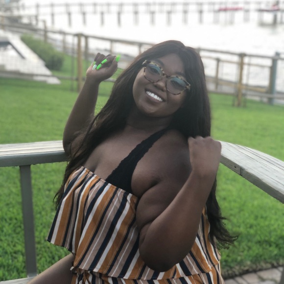 Profile Picture of Kenniah Hixson (@niahhixson) on Poshmark