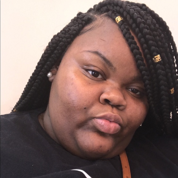 Profile Picture of Ashley Murphy (@x_wetaquafina) on Poshmark