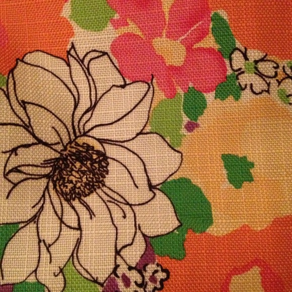 Profile Picture of Jessica Chow (@jschow1) on Poshmark