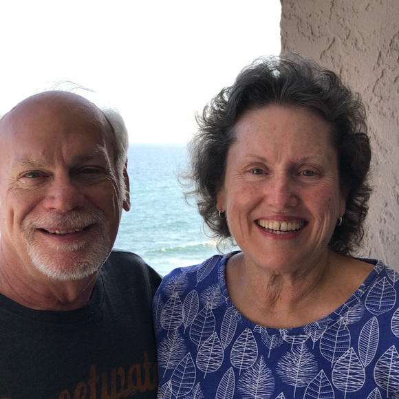 Profile Picture of Debbie Alexander (@comfortcottage) on Poshmark