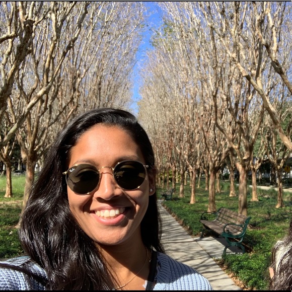 Profile Picture of Sarrah Granda (@sarrahgranda7) on Poshmark