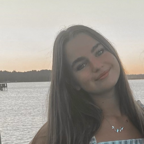 Profile Picture of Riley Gowan (@rileygowan) on Poshmark