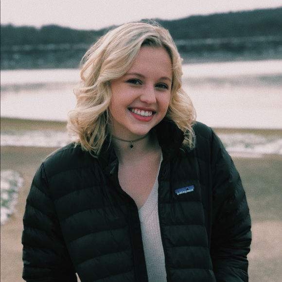 Profile Picture of Kenzie Knellinger (@kknellinger) on Poshmark