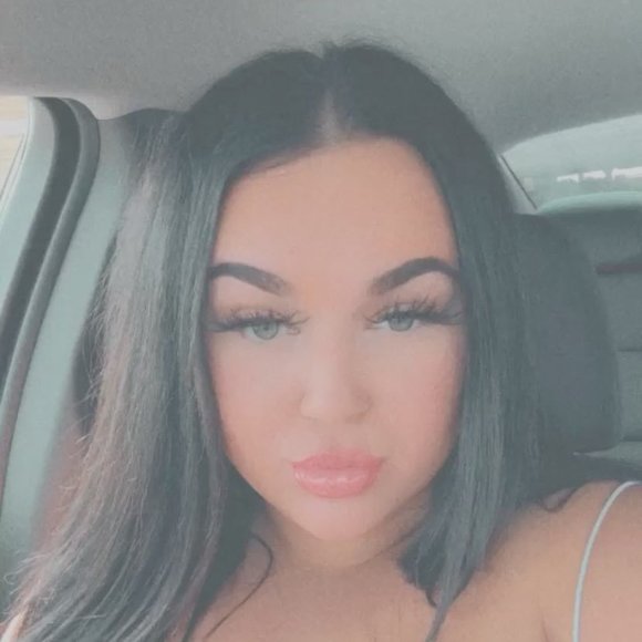 Profile Picture of Alyssa Donahoe (@alyssadonahoe) on Poshmark