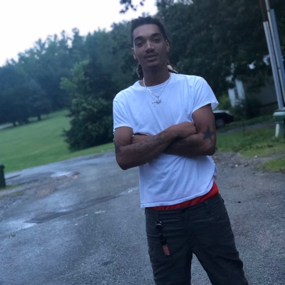 Profile Picture of Devonne Richardson (@drich4x) on Poshmark