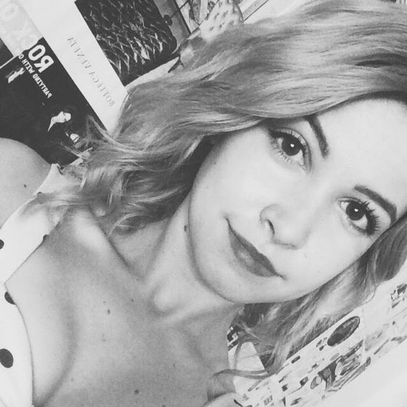 Profile Picture of Amanda Emert (@emertamanda) on Poshmark