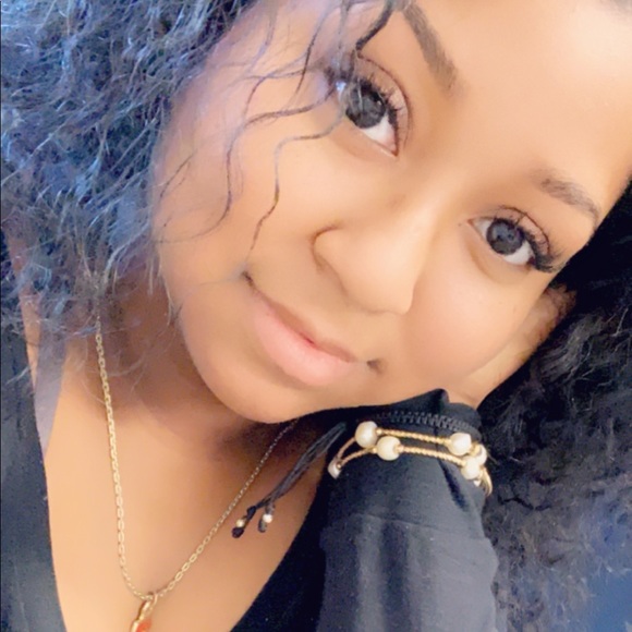 Profile Picture of Anastasia Johnson (@ajohnson017) on Poshmark