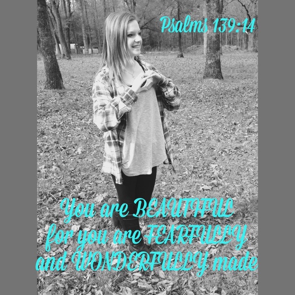 Profile Picture of Andrea Daniel (@andrea_daniel) on Poshmark