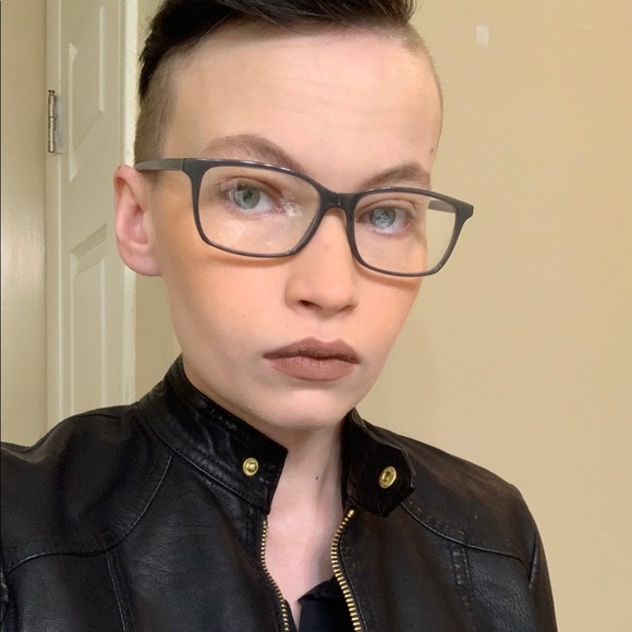 Profile Picture of Axel Cornett (@dudejustchill) on Poshmark