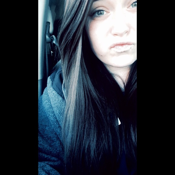 Profile Picture of Ashlie Shiers (@ashlieshiers) on Poshmark