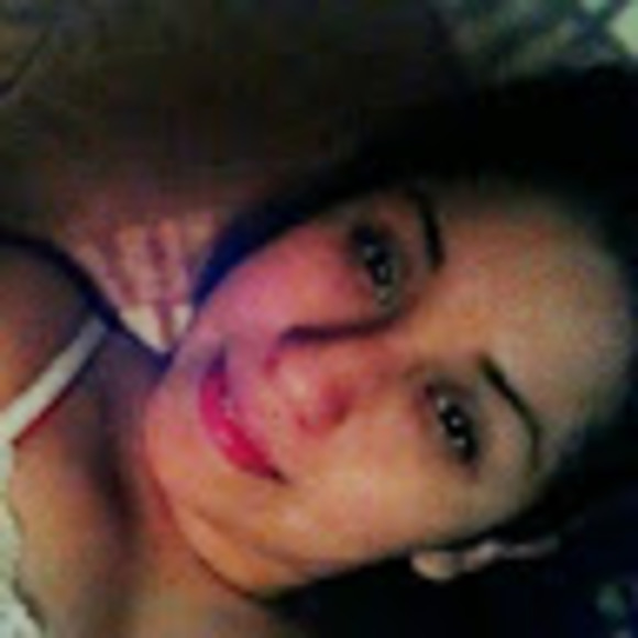Profile Picture of Coral Ramirez (@cmiriamram) on Poshmark