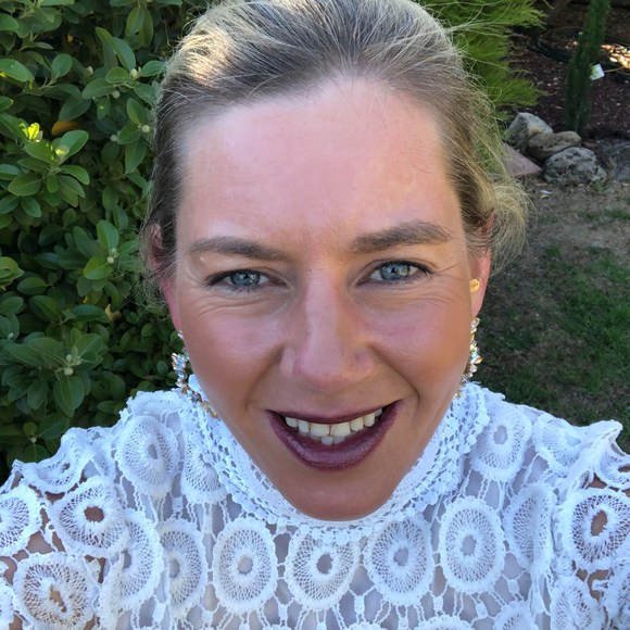 Profile Picture of Vicki Noll (@vickinoll) on Poshmark