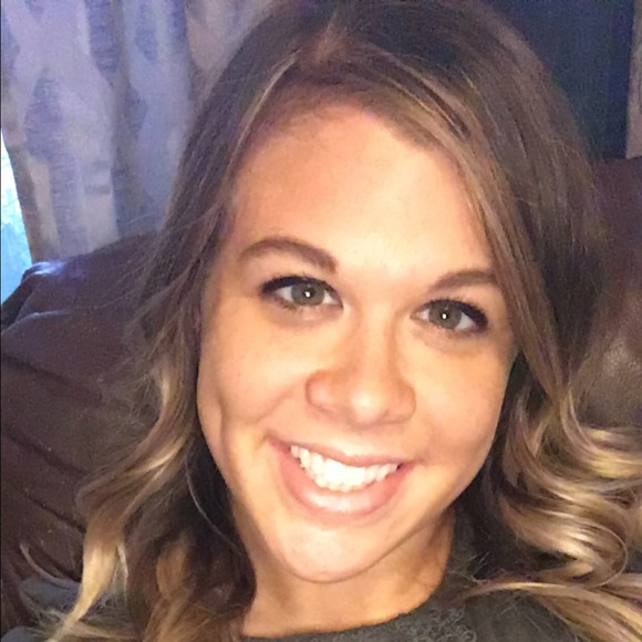 Profile Picture of Corinne Wolfe (@cwolfe09) on Poshmark