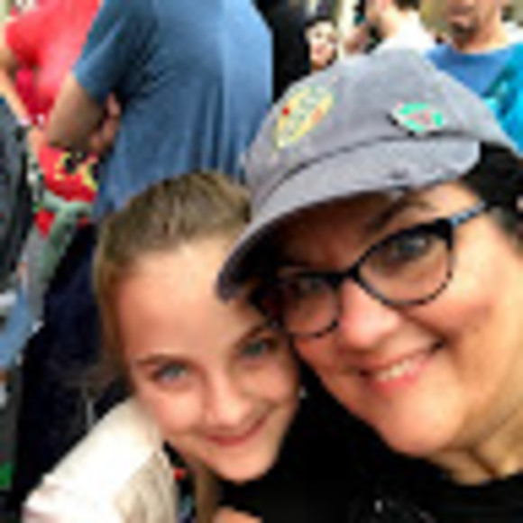 Profile Picture of Nicole Vaneyk (@beachnick1972) on Poshmark