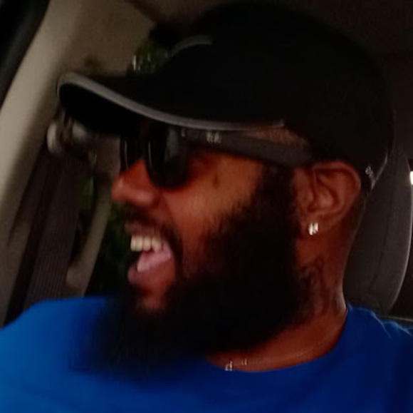 Profile Picture of Rozay White (@rozaywhite88) on Poshmark