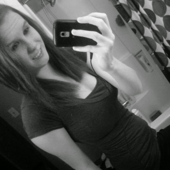 Profile Picture of Levi Hagenow (@lilhagenow) on Poshmark