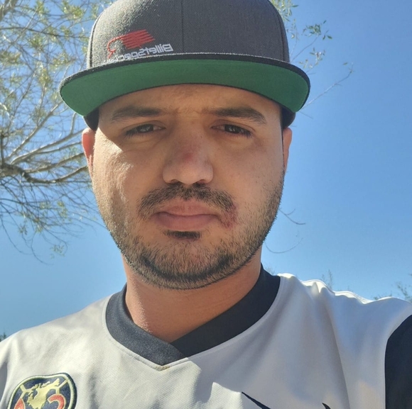 Profile Picture of Ivan Leal (@ivanleal28) on Poshmark